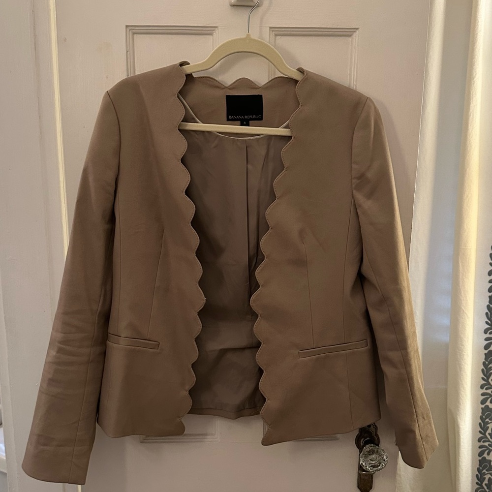 Banana Republic Scalloped Blazer | Women’s Size 8